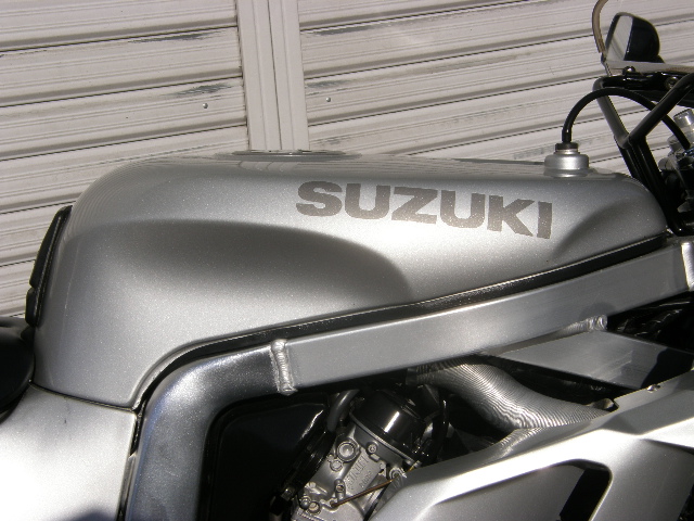 SUZUKI GSX-R400R GK76A